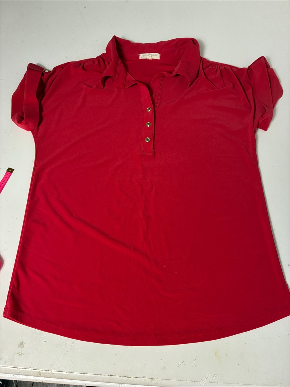 Joie De Vivre Medium Red Short Sleeve Collared Half Button Up Top